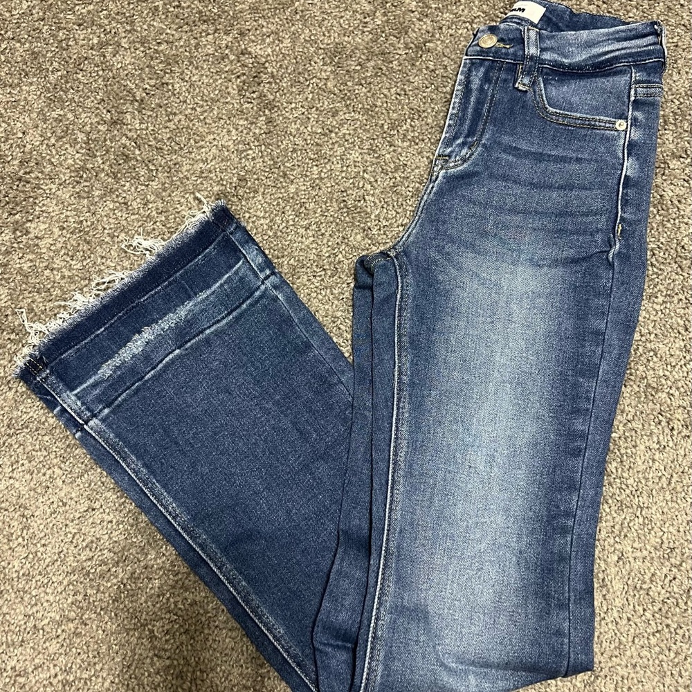 I&M Mid Rise Demi Flare